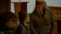 extant_GameOfThrones_4x02-TheLionAndTheRose_3417