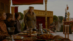 extant_GameOfThrones_4x02-TheLionAndTheRose_3431