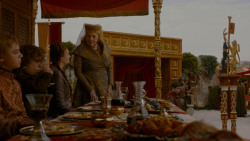 extant_GameOfThrones_4x02-TheLionAndTheRose_3433