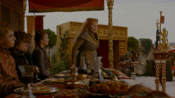 extant_GameOfThrones_4x02-TheLionAndTheRose_3436