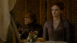 extant_GameOfThrones_4x02-TheLionAndTheRose_3438