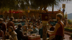 extant_GameOfThrones_4x02-TheLionAndTheRose_3441