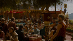 extant_GameOfThrones_4x02-TheLionAndTheRose_3442
