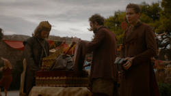 extant_GameOfThrones_4x02-TheLionAndTheRose_3447