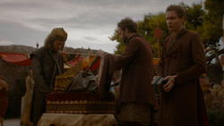 extant_GameOfThrones_4x02-TheLionAndTheRose_3448
