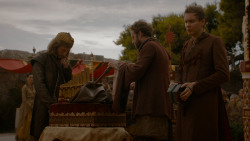 extant_GameOfThrones_4x02-TheLionAndTheRose_3449