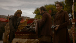 extant_GameOfThrones_4x02-TheLionAndTheRose_3450