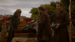 extant_GameOfThrones_4x02-TheLionAndTheRose_3452