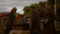 extant_GameOfThrones_4x02-TheLionAndTheRose_3453
