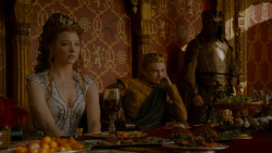 extant_GameOfThrones_4x02-TheLionAndTheRose_3454