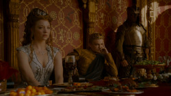extant_GameOfThrones_4x02-TheLionAndTheRose_3455
