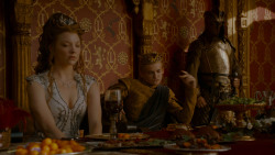 extant_GameOfThrones_4x02-TheLionAndTheRose_3456