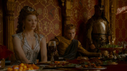 extant_GameOfThrones_4x02-TheLionAndTheRose_3457