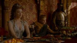 extant_GameOfThrones_4x02-TheLionAndTheRose_3458