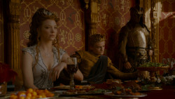 extant_GameOfThrones_4x02-TheLionAndTheRose_3459