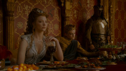extant_GameOfThrones_4x02-TheLionAndTheRose_3460