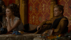 extant_GameOfThrones_4x02-TheLionAndTheRose_3470