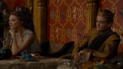 extant_GameOfThrones_4x02-TheLionAndTheRose_3471