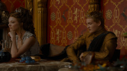 extant_GameOfThrones_4x02-TheLionAndTheRose_3472