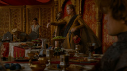 extant_GameOfThrones_4x02-TheLionAndTheRose_3474