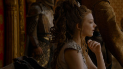 extant_GameOfThrones_4x02-TheLionAndTheRose_3478