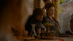 extant_GameOfThrones_4x02-TheLionAndTheRose_3481