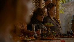 extant_GameOfThrones_4x02-TheLionAndTheRose_3483