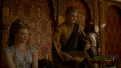 extant_GameOfThrones_4x02-TheLionAndTheRose_3485
