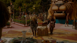 extant_GameOfThrones_4x02-TheLionAndTheRose_3490