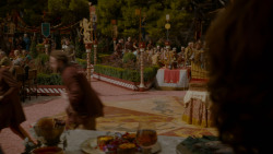 extant_GameOfThrones_4x02-TheLionAndTheRose_3497