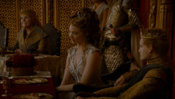 extant_GameOfThrones_4x02-TheLionAndTheRose_3502