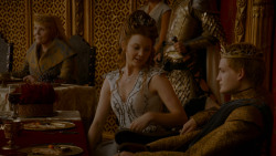 extant_GameOfThrones_4x02-TheLionAndTheRose_3504