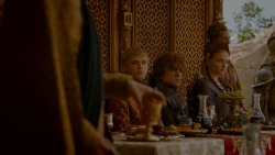 extant_GameOfThrones_4x02-TheLionAndTheRose_3516