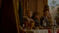 extant_GameOfThrones_4x02-TheLionAndTheRose_3517