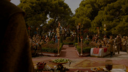 extant_GameOfThrones_4x02-TheLionAndTheRose_3529