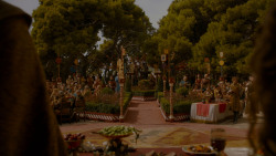 extant_GameOfThrones_4x02-TheLionAndTheRose_3530