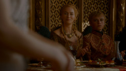 extant_GameOfThrones_4x02-TheLionAndTheRose_3534