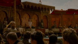 extant_GameOfThrones_4x02-TheLionAndTheRose_3545