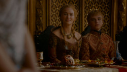 extant_GameOfThrones_4x02-TheLionAndTheRose_3546