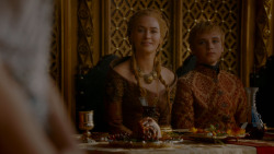 extant_GameOfThrones_4x02-TheLionAndTheRose_3549