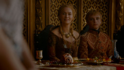 extant_GameOfThrones_4x02-TheLionAndTheRose_3550