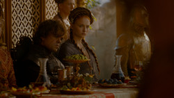 extant_GameOfThrones_4x02-TheLionAndTheRose_3556