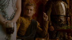 extant_GameOfThrones_4x02-TheLionAndTheRose_3560