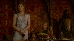 extant_GameOfThrones_4x02-TheLionAndTheRose_3561