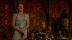 extant_GameOfThrones_4x02-TheLionAndTheRose_3562
