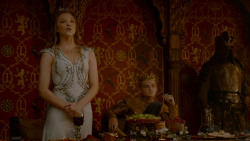 extant_GameOfThrones_4x02-TheLionAndTheRose_3567