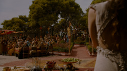 extant_GameOfThrones_4x02-TheLionAndTheRose_3574
