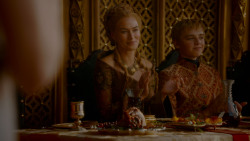 extant_GameOfThrones_4x02-TheLionAndTheRose_3576