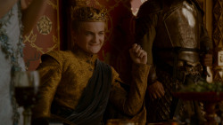 extant_GameOfThrones_4x02-TheLionAndTheRose_3577