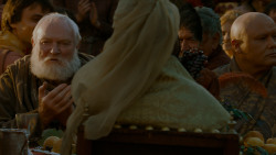 extant_GameOfThrones_4x02-TheLionAndTheRose_3581